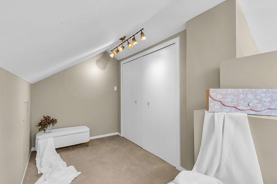 138 W Kings Road North Vancouver, BC - 22