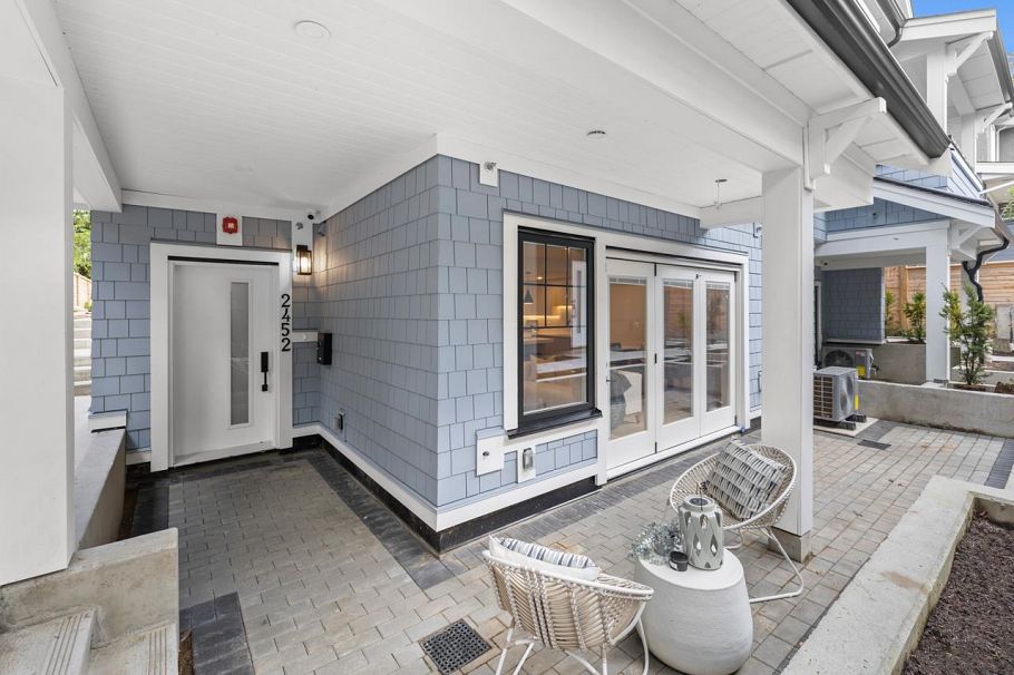 2452 W 49th Avenue Vancouver, BC - 26