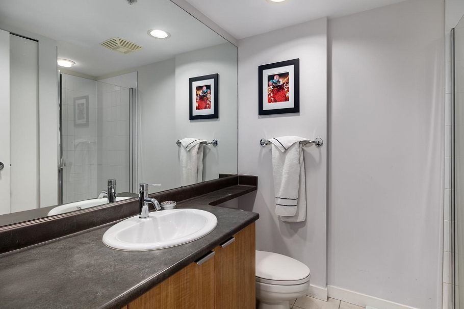 1107 1010 Richards Street Vancouver, BC - 11