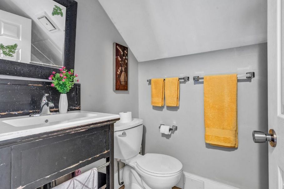 2385 W 7th Avenue Vancouver, BC - 20