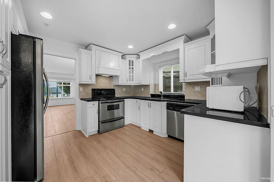 7938 Victoria Drive Vancouver, BC - 30