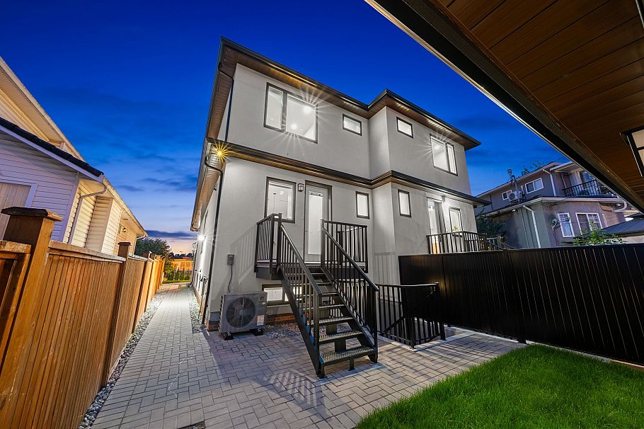 1810 E 55th Avenue Vancouver, BC - 34