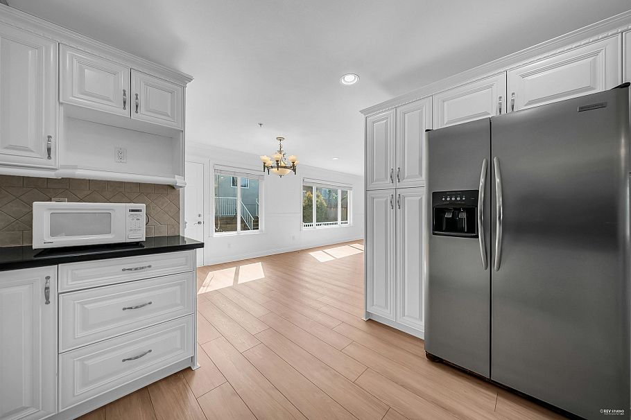 7938 Victoria Drive Vancouver, BC - 31