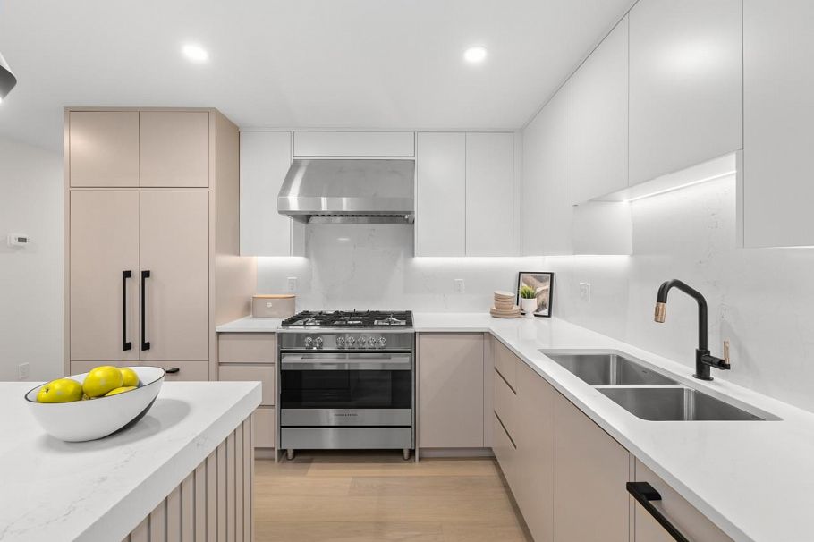 2452 W 49th Avenue Vancouver, BC - 10