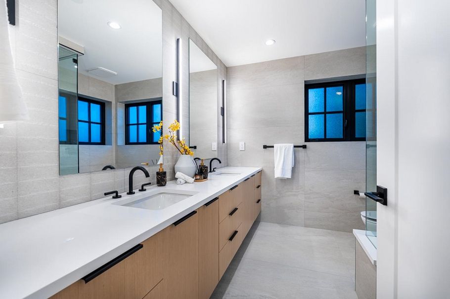 5080 Prince Edward Street Vancouver, BC - 17