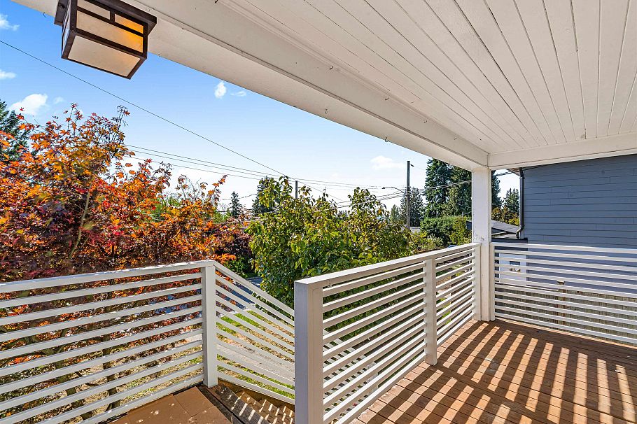 138 W Kings Road North Vancouver, BC - 37