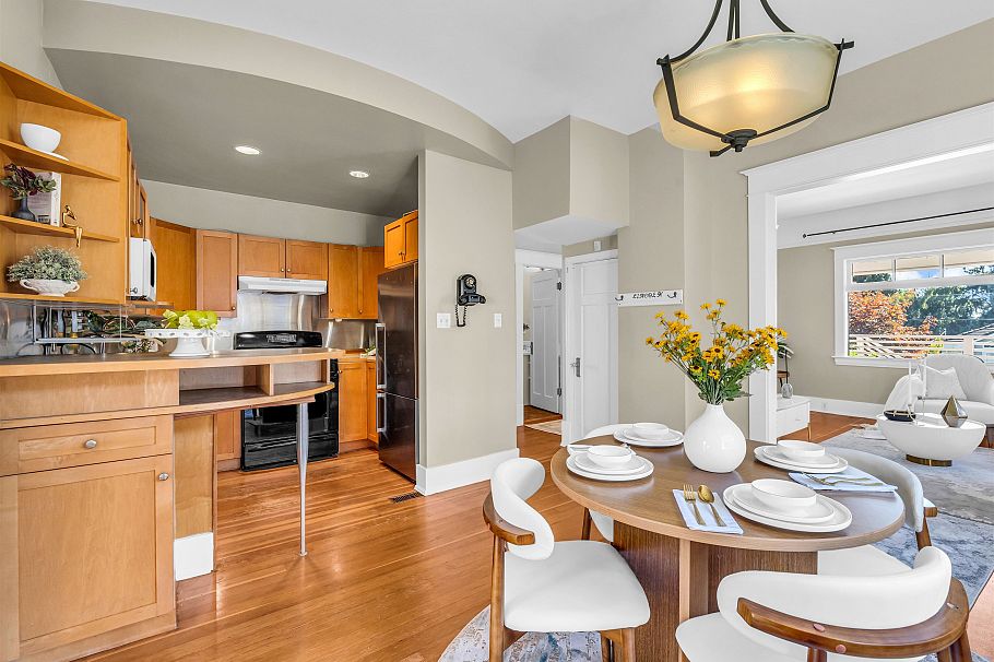 138 W Kings Road North Vancouver, BC - 8