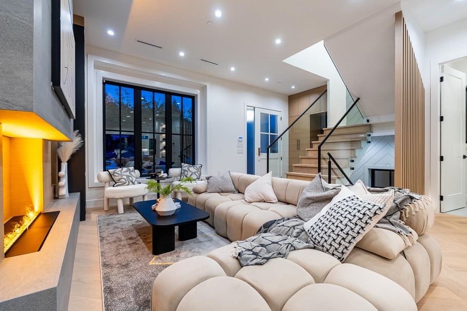 5080 Prince Edward Street Vancouver, BC - 2