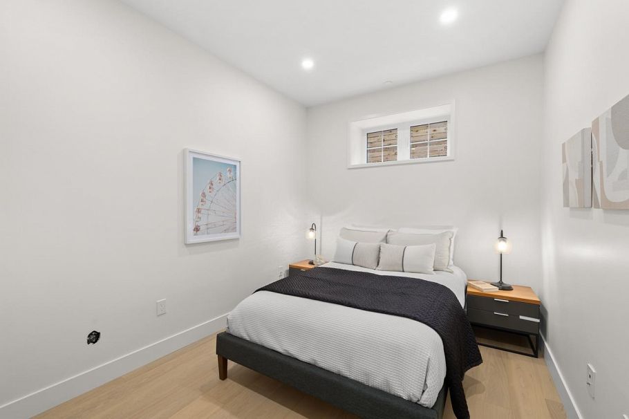 2452 W 49th Avenue Vancouver, BC - 20