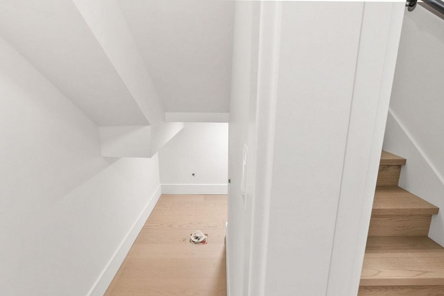 525 E 11th Avenue Vancouver, BC - 9