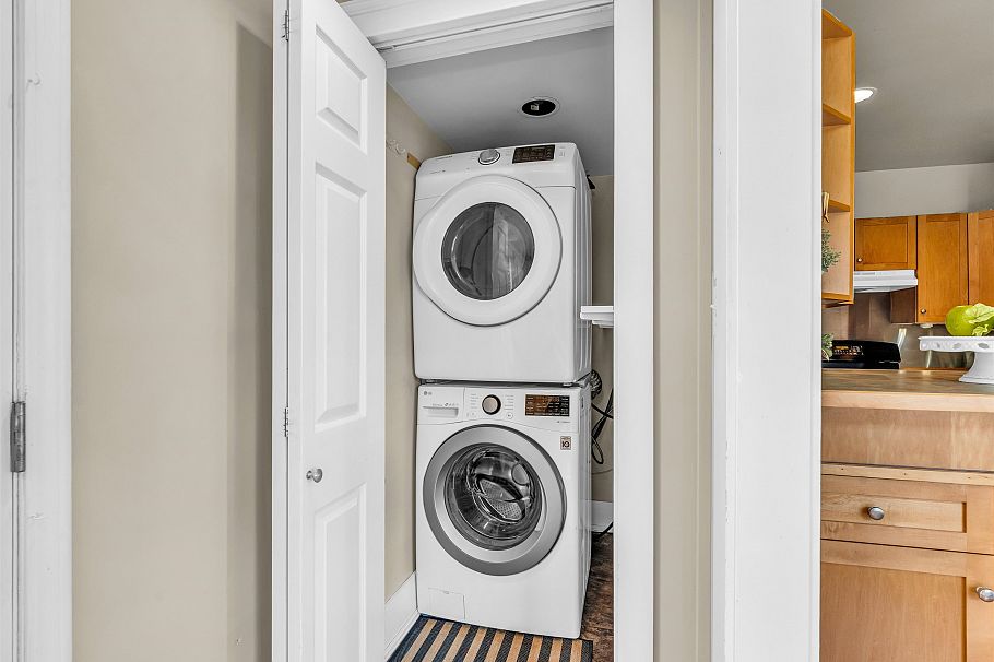 138 W Kings Road North Vancouver, BC - 13