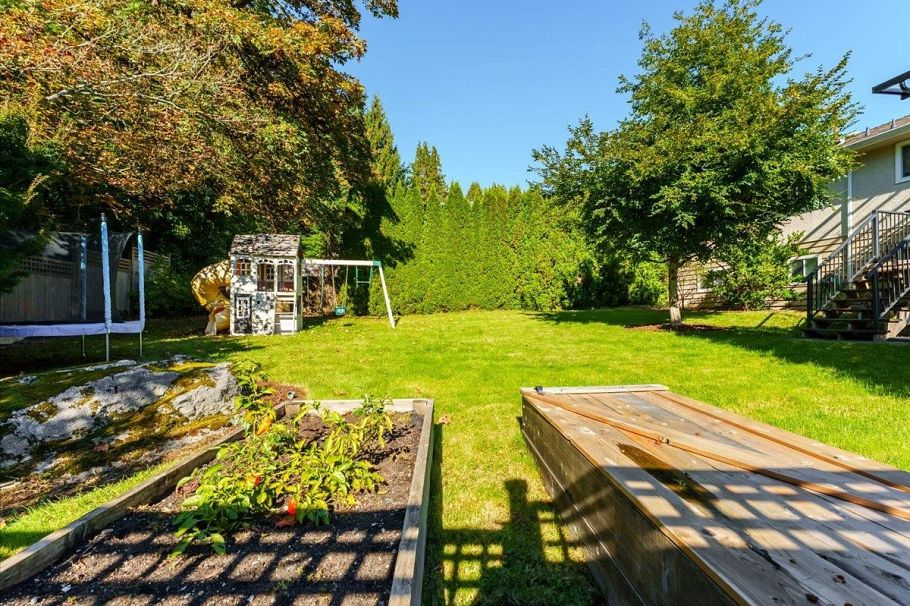 799 Plymouth Drive North Vancouver, BC - 32