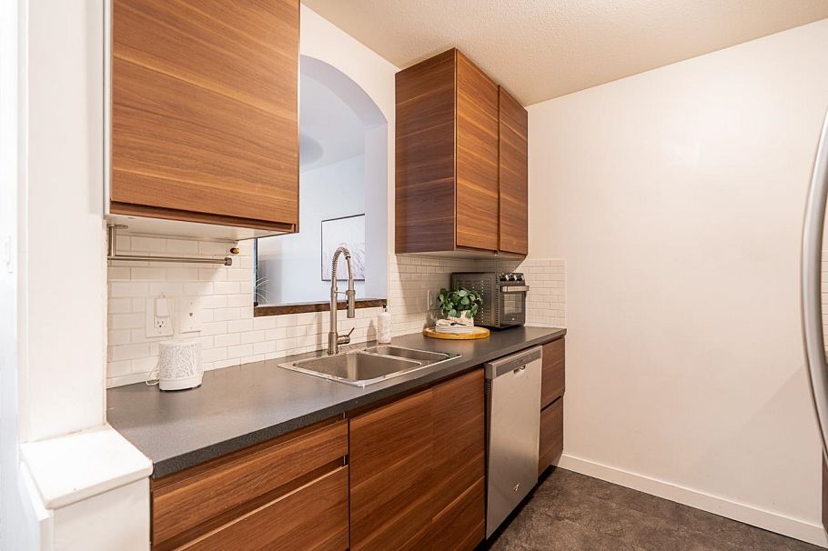 106 3628 Rae Avenue Vancouver, BC - 9