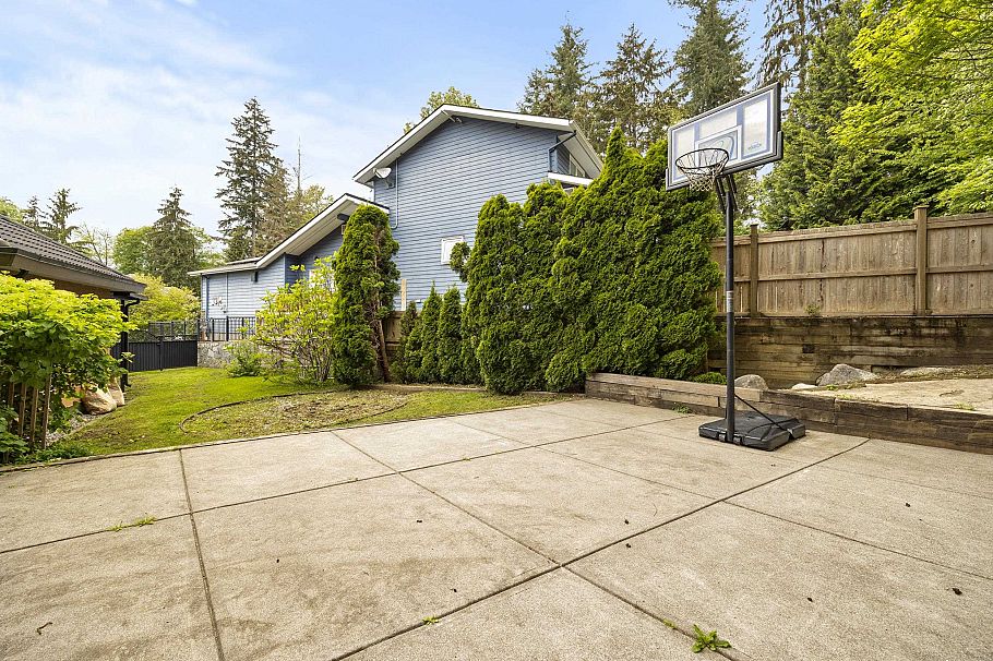 1766 Emerson Court North Vancouver, BC - 38