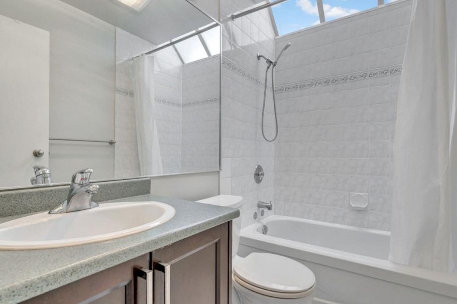 308 1155 Ross Road North Vancouver, BC - 14