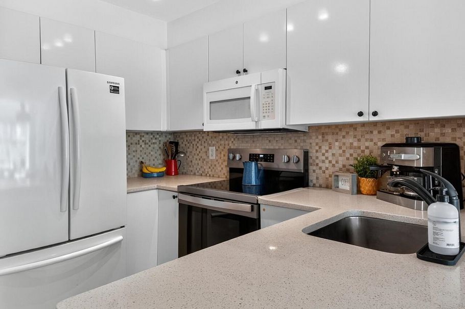 302 2388 Triumph Street Vancouver, BC - 4