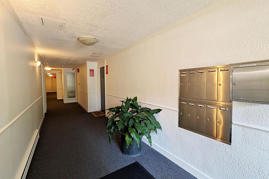 101 1075 W 13th Avenue Vancouver, BC - 4