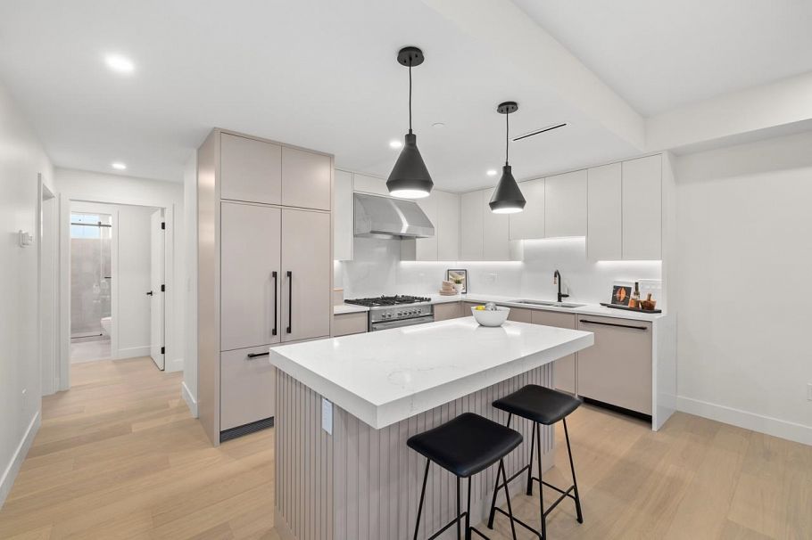 2452 W 49th Avenue Vancouver, BC - 8