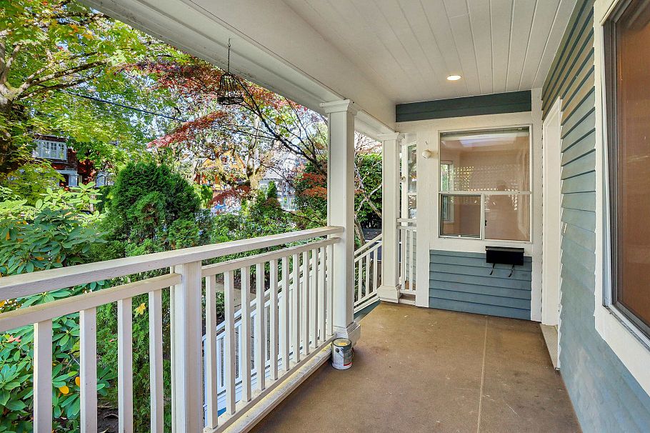 2358 W 6th Avenue Vancouver, BC - 4