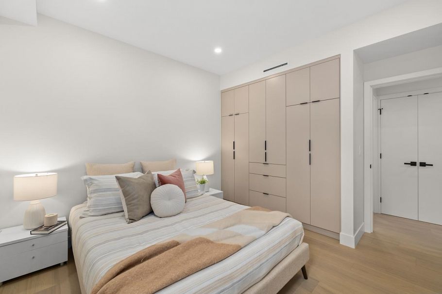 2452 W 49th Avenue Vancouver, BC - 23