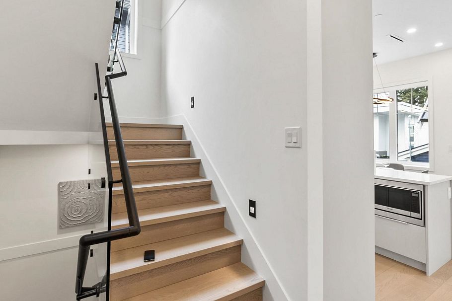 525 E 11th Avenue Vancouver, BC - 8