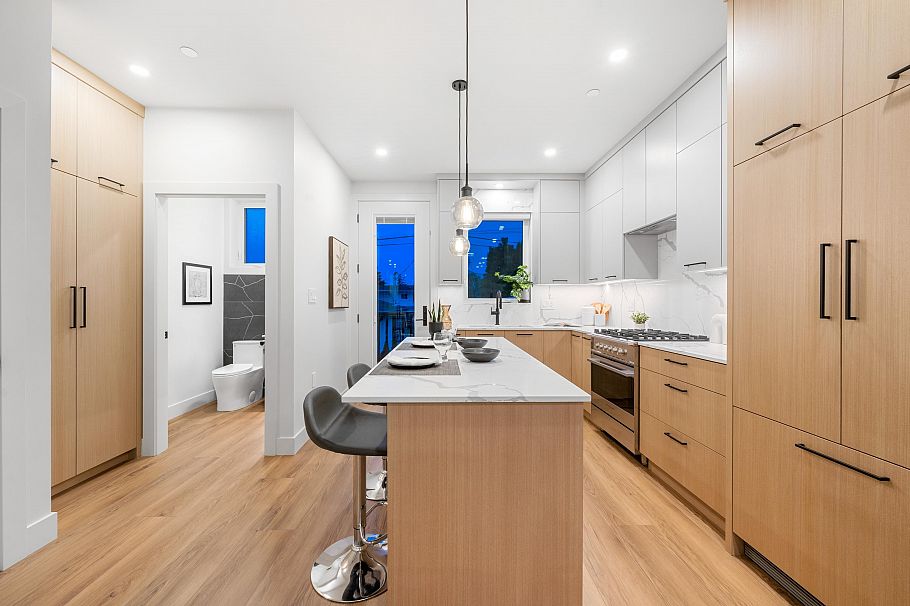 1810 E 55th Avenue Vancouver, BC - 13