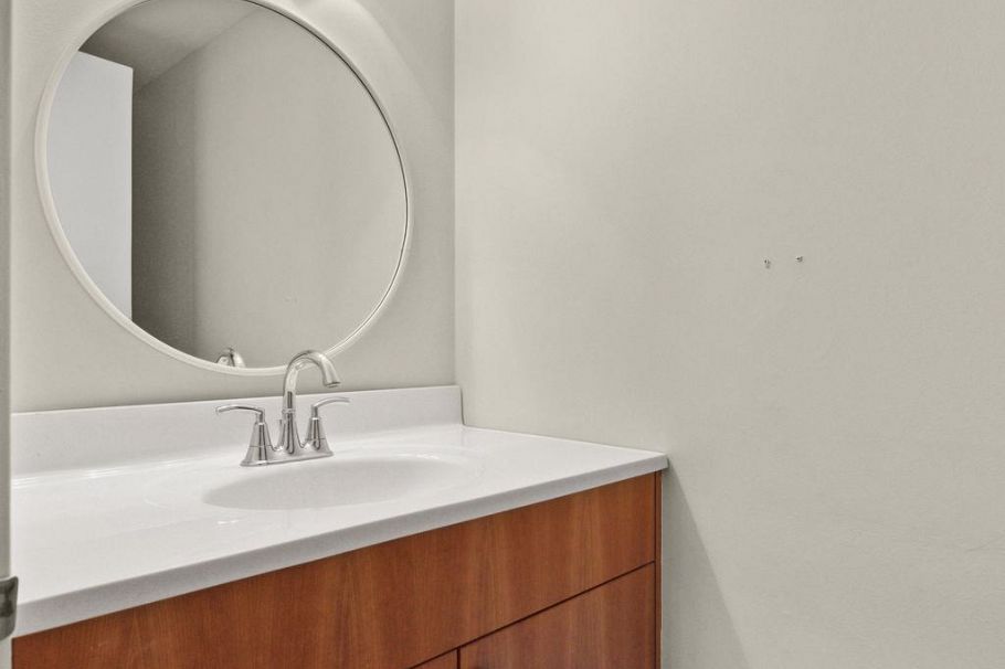 1142 Premier Street North Vancouver, BC - 14