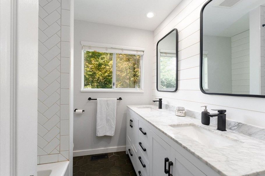 799 Plymouth Drive North Vancouver, BC - 12