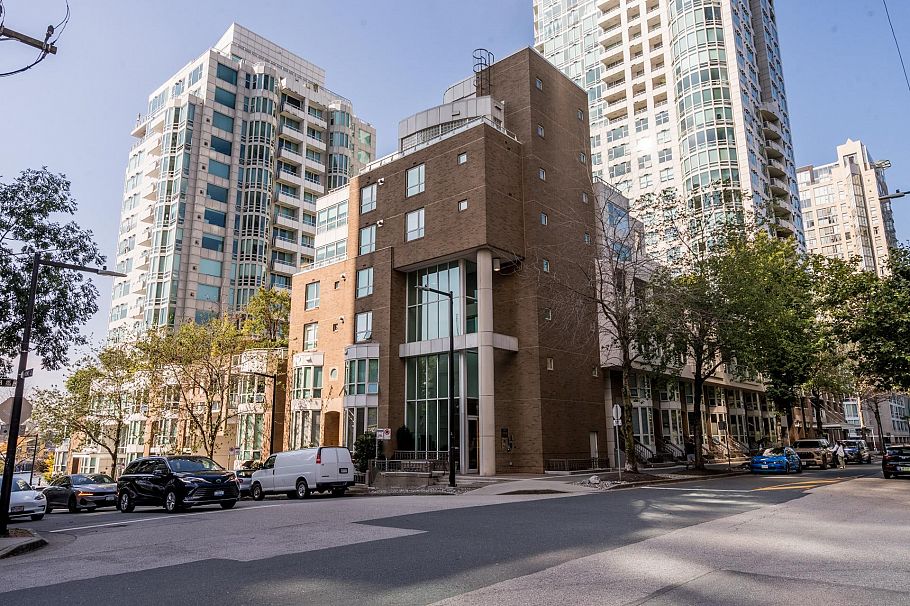 515 888 Beach Avenue Vancouver, BC - 2