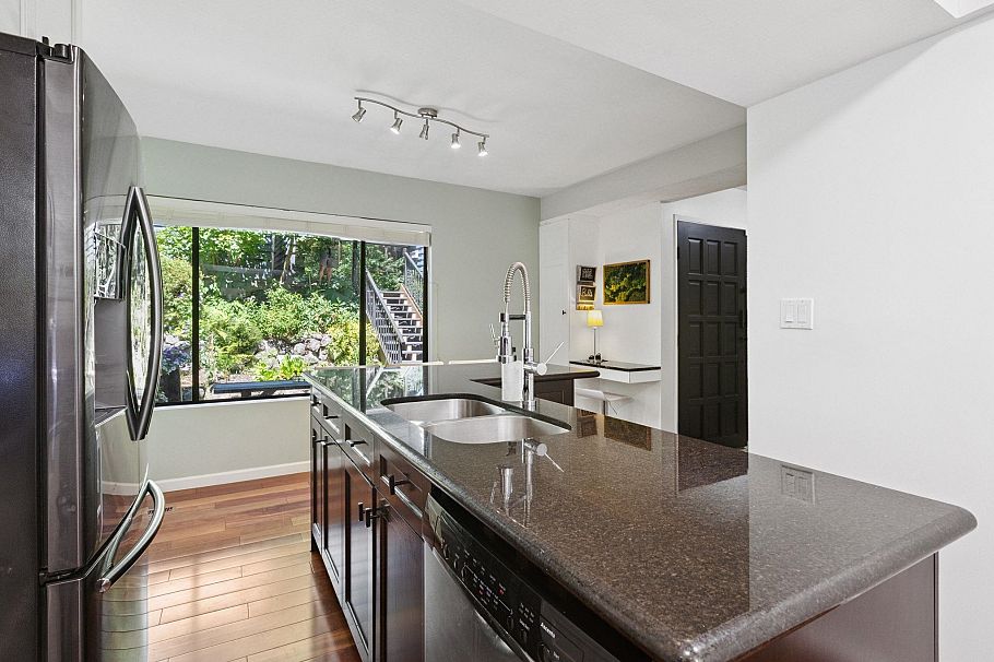 887 Frederick Road North Vancouver, BC - 13