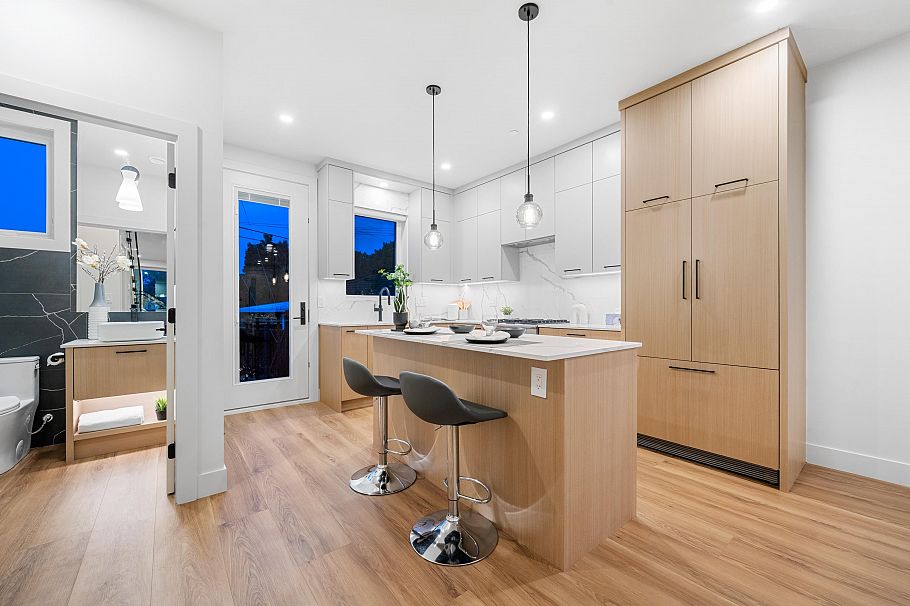 1810 E 55th Avenue Vancouver, BC - 12