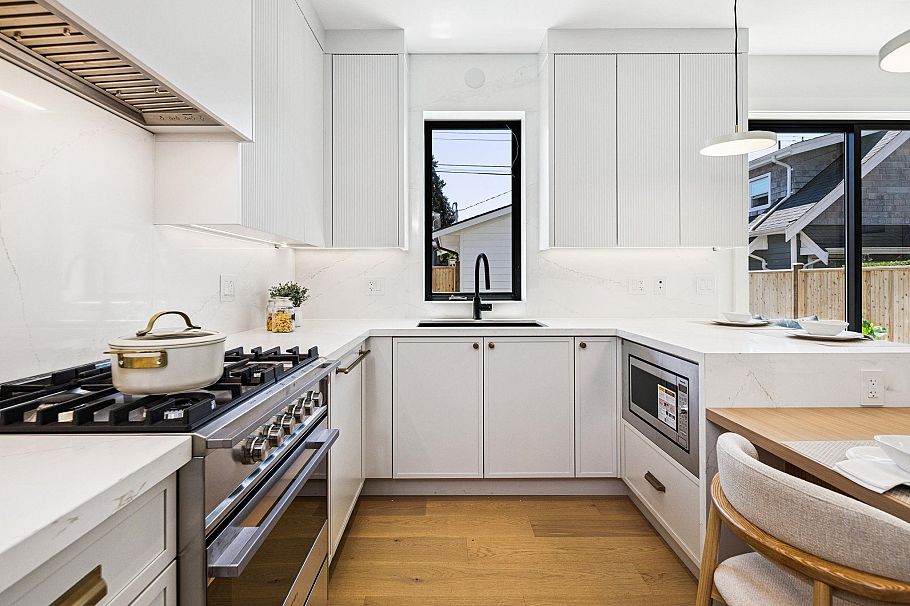 2 250 E 39th Avenue Vancouver, BC - 9