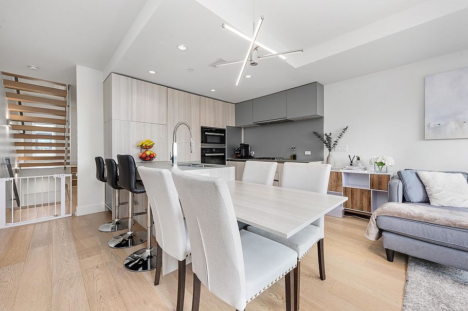 138 W Woodstock Avenue Vancouver, BC - 5