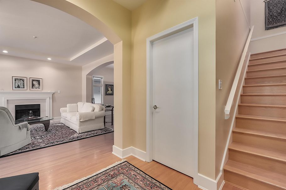 4543 W 11th Avenue Vancouver, BC - 2