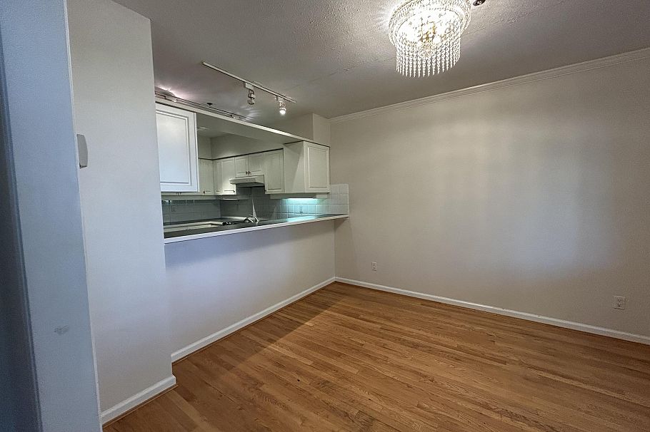 2358 W 6th Avenue Vancouver, BC - 11