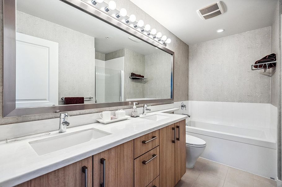 311 119 W 22nd Street North Vancouver, BC - 18