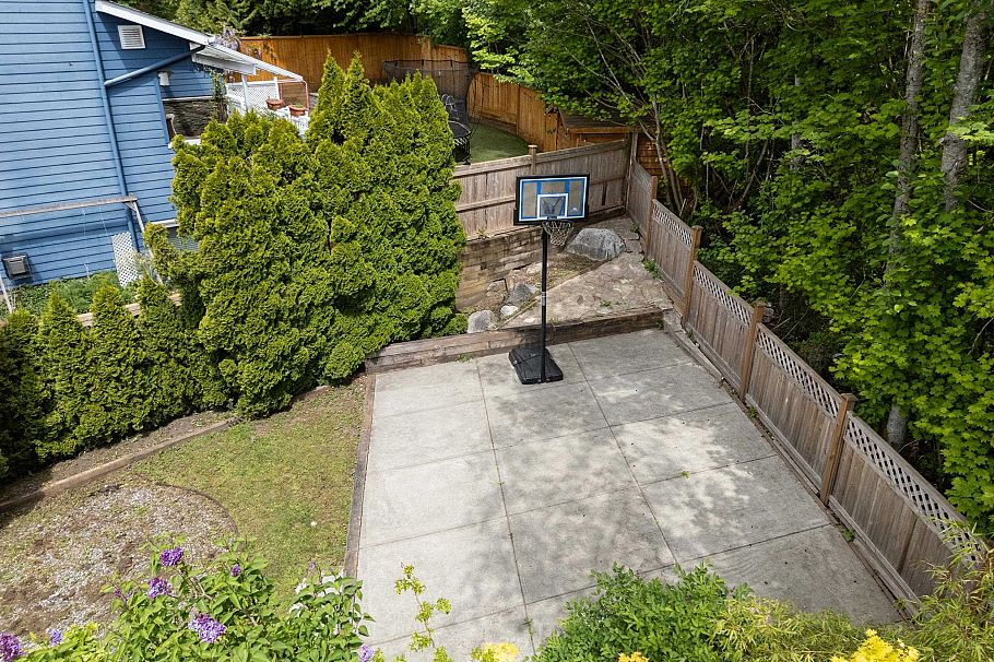 1766 Emerson Court North Vancouver, BC - 37