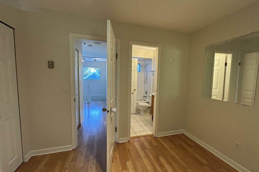 2358 W 6th Avenue Vancouver, BC - 6