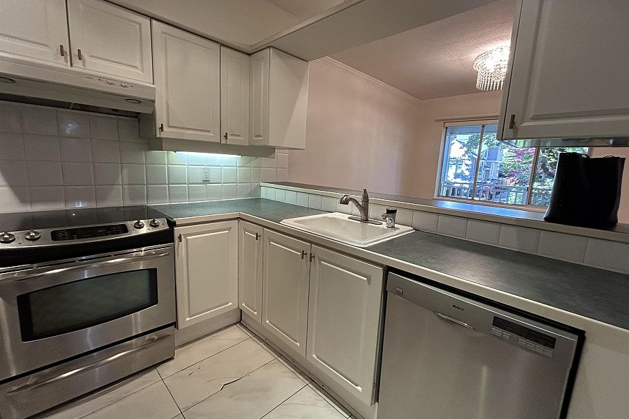 2358 W 6th Avenue Vancouver, BC - 13