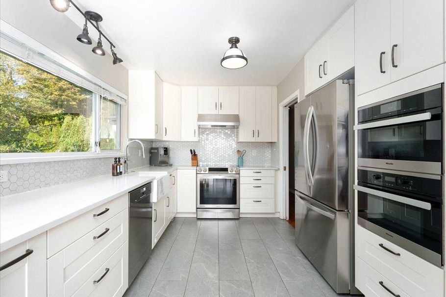 799 Plymouth Drive North Vancouver, BC - 8