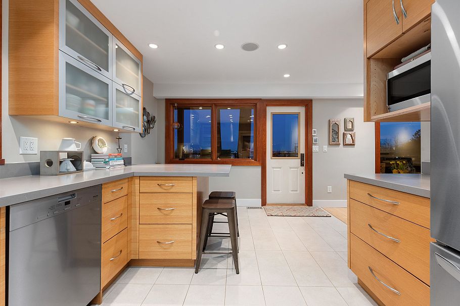 1144 W Keith Road North Vancouver, BC - 7