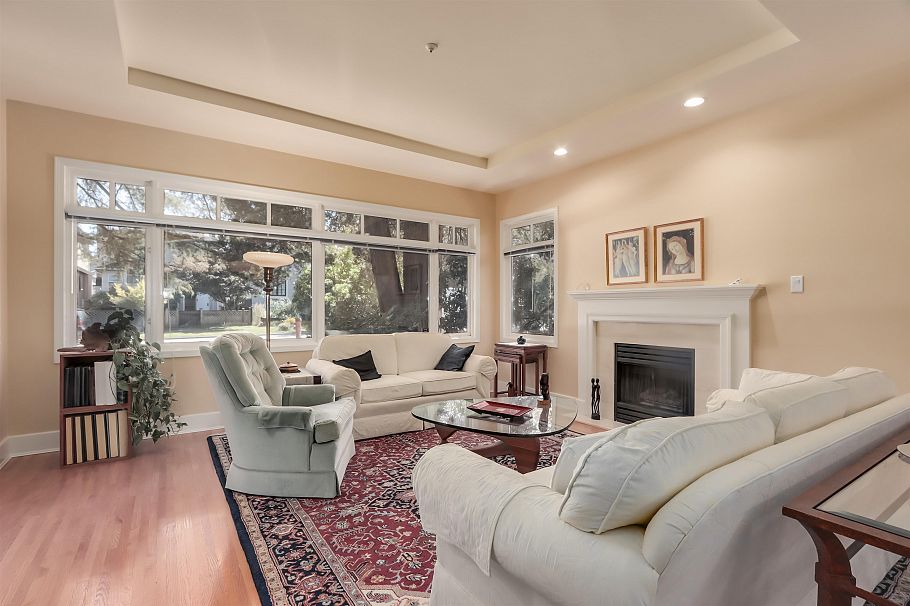 4543 W 11th Avenue Vancouver, BC - 4