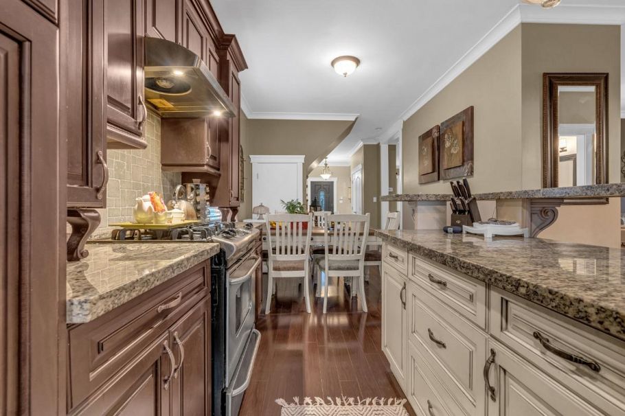 2385 W 7th Avenue Vancouver, BC - 11