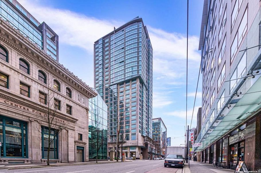 810 438 Seymour Street Vancouver, BC - 1