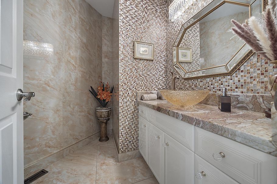 1766 Emerson Court North Vancouver, BC - 15