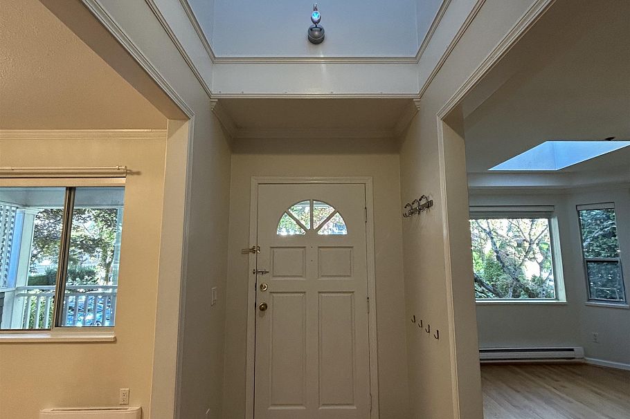 2358 W 6th Avenue Vancouver, BC - 5