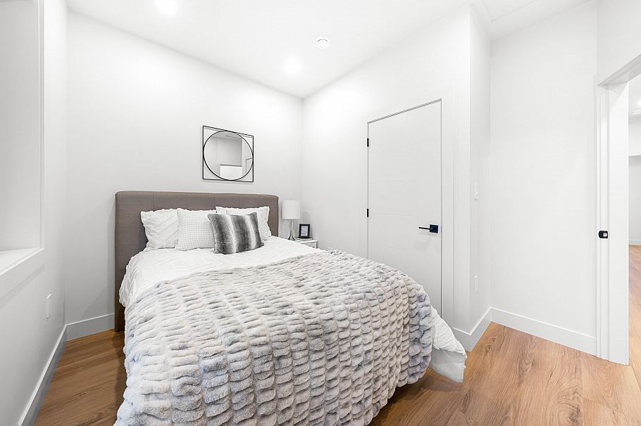 1810 E 55th Avenue Vancouver, BC - 22