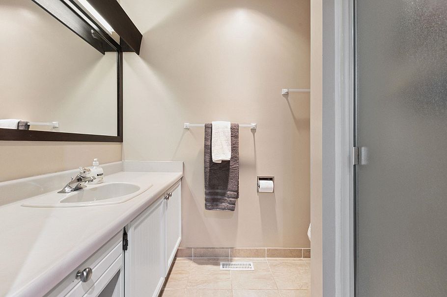 887 Frederick Road North Vancouver, BC - 18