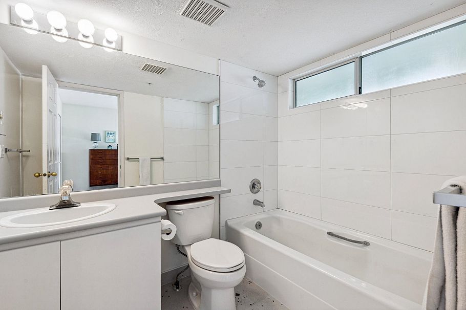 304 2121 W 5th Avenue Vancouver, BC - 19