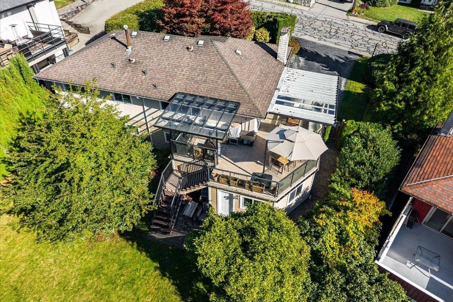 799 Plymouth Drive North Vancouver, BC - 35